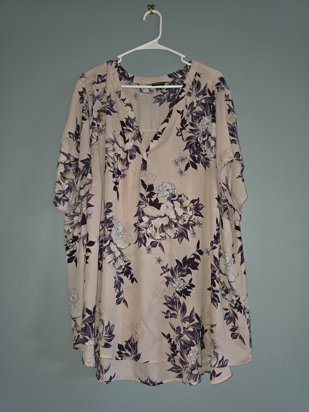torrid Blush Floral V-Neck Tunic Blouse